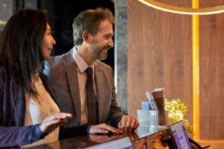 Guests at the BON Hotel Bloemfontein Central reception desk