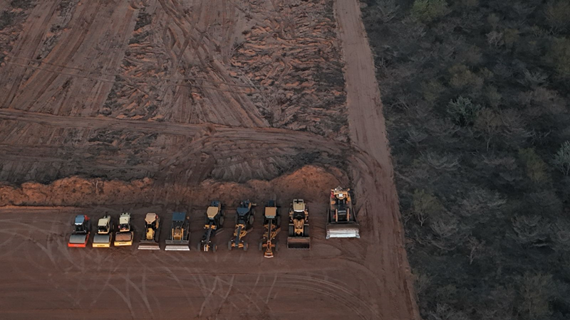 The bushland for Cennergi’s Lephalale Solar Project is entirely off-grid, and required all infrastructure, water, energy, and ablutions to be brought in for the sod turning event